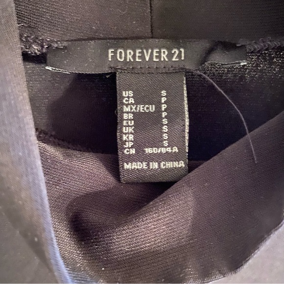 NWOT Sleeveless Crop Top - Picture 2 of 3